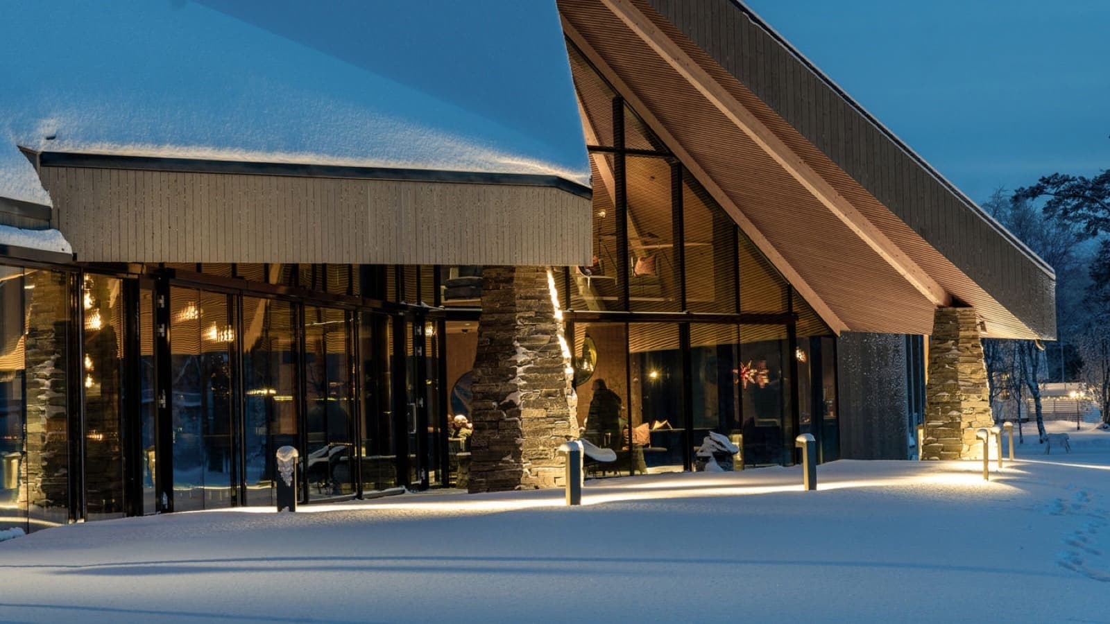 Architectural lighting at dusk — NEKO manufacturer reference, Hotel Sorrisniva, Norway